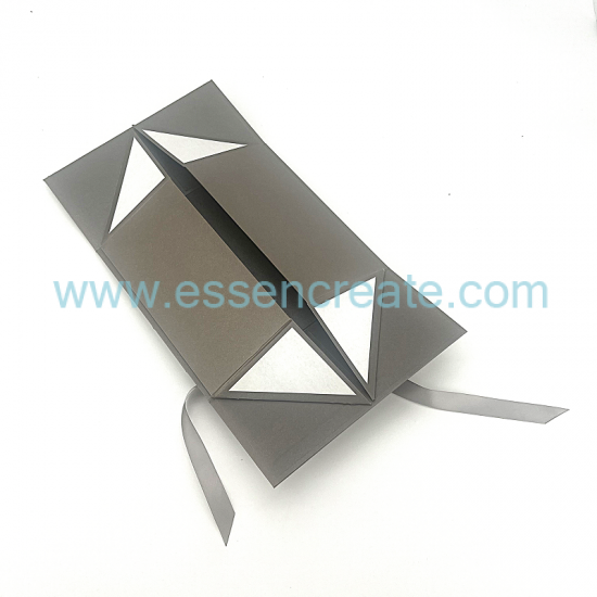 The Production Of Beautiful Clamshell Gift Box